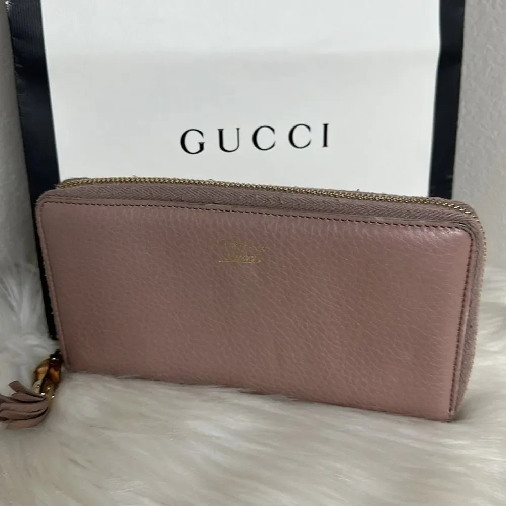 💯Authentic Gucci Zipped Leather Long Wallet🍀